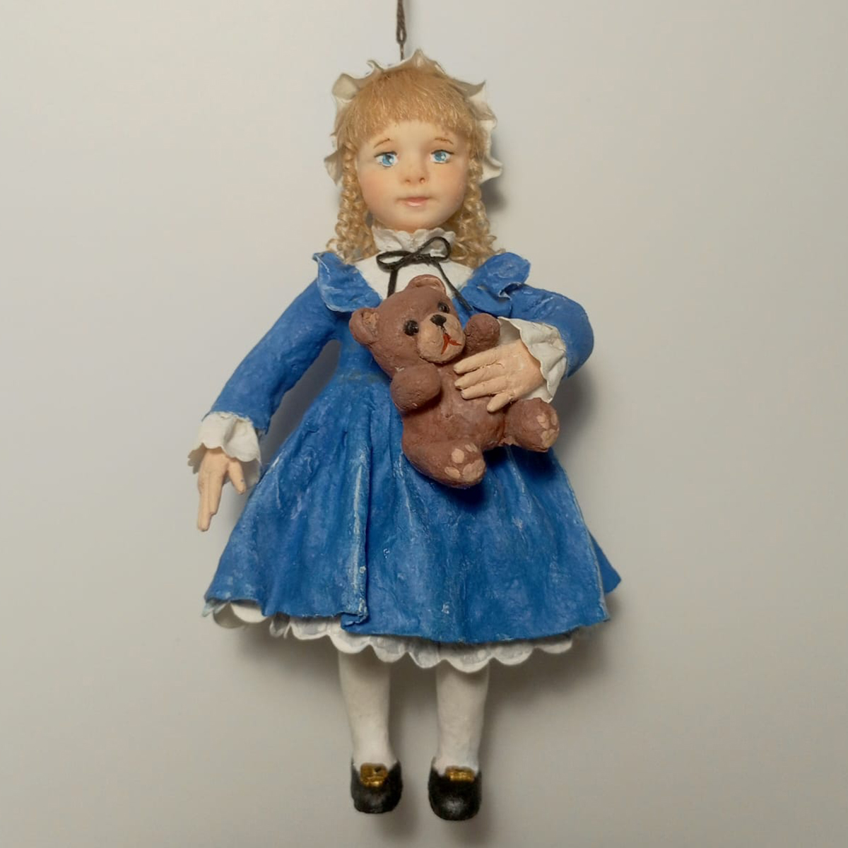 Анечка с мишкой