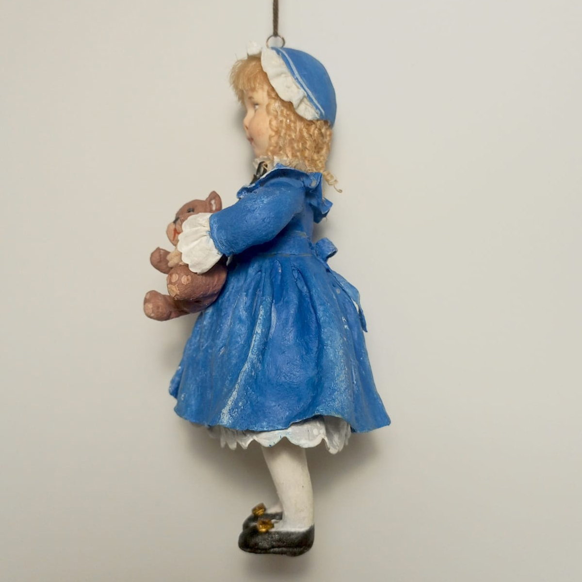 Анечка с мишкой